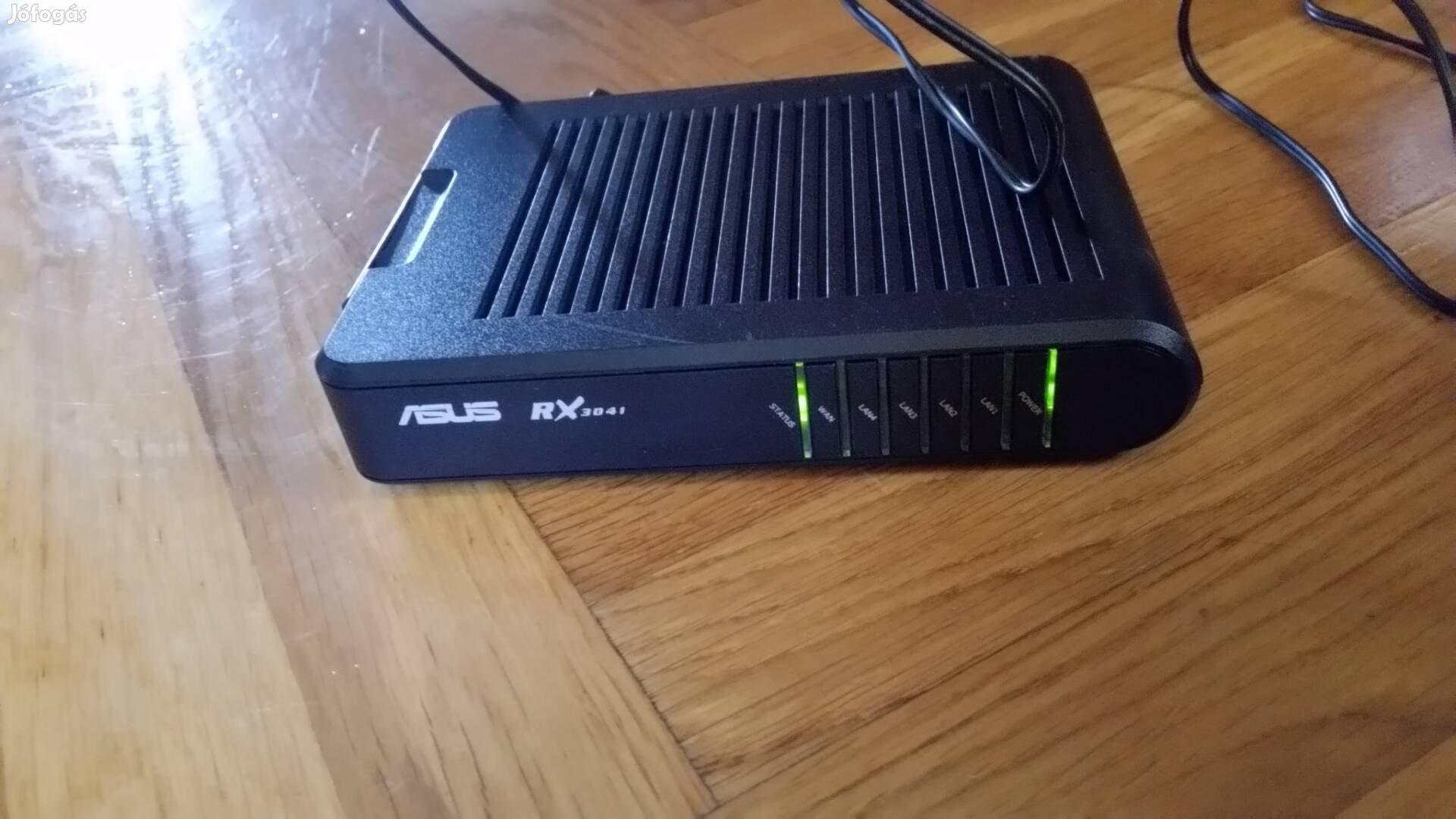 Asus RX3041 típusú router 