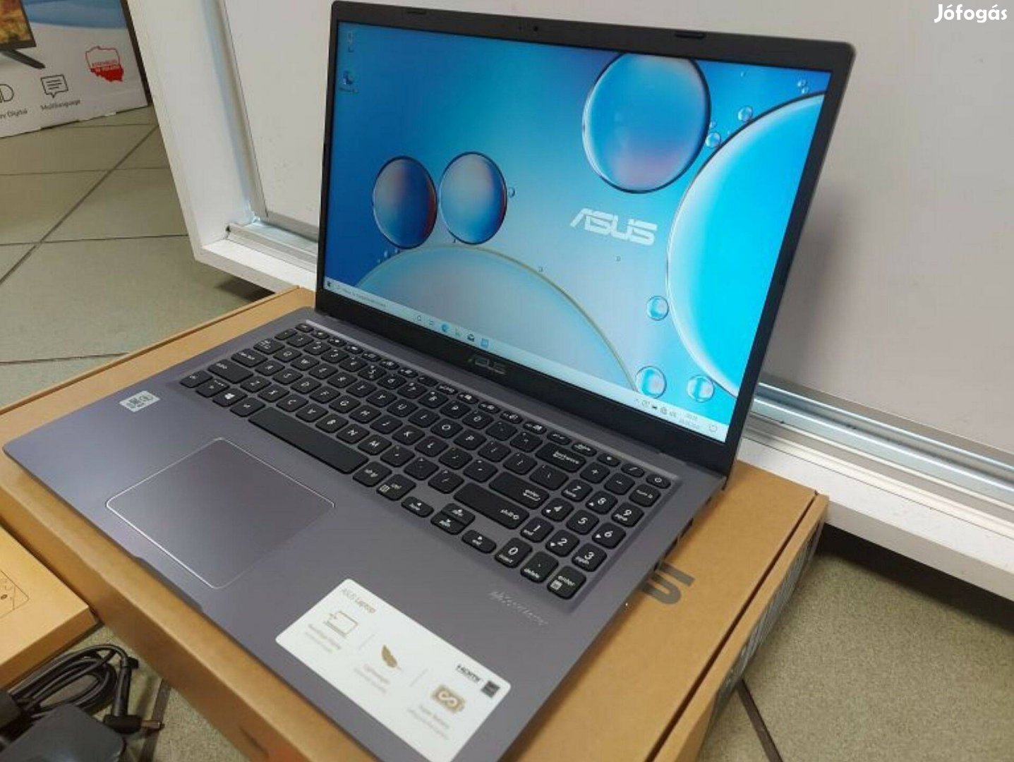 Asus Vivobook 15,6" IPS Level Laptop dobozában