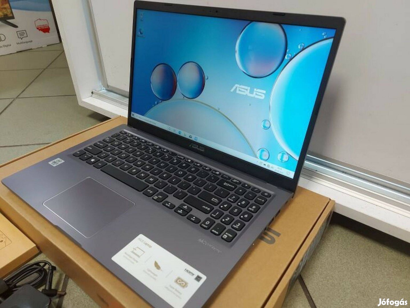 Asus Vivobook 15,6" IPS Level Laptop dobozában