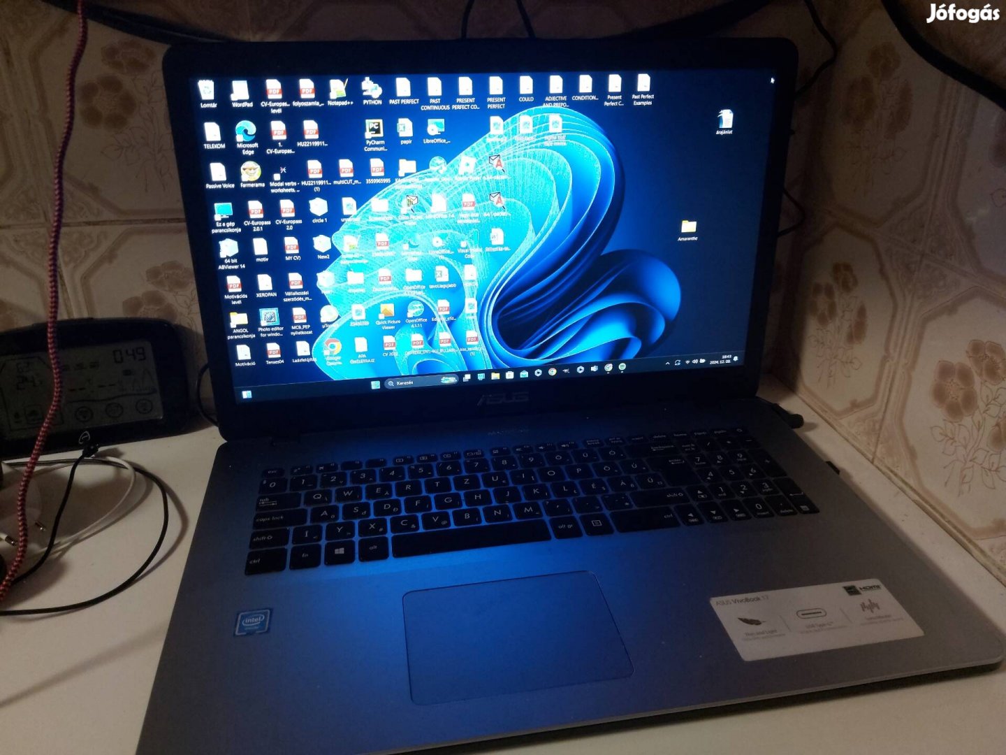 Asus Vivobook X705MA laptop. 