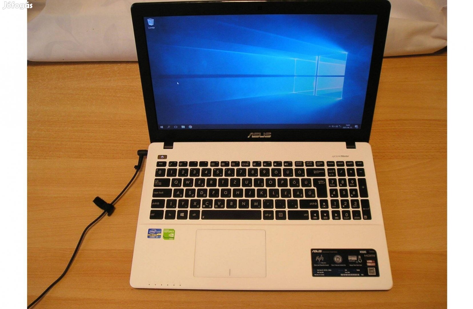 Asus X550C laptop kiegészítőkkel