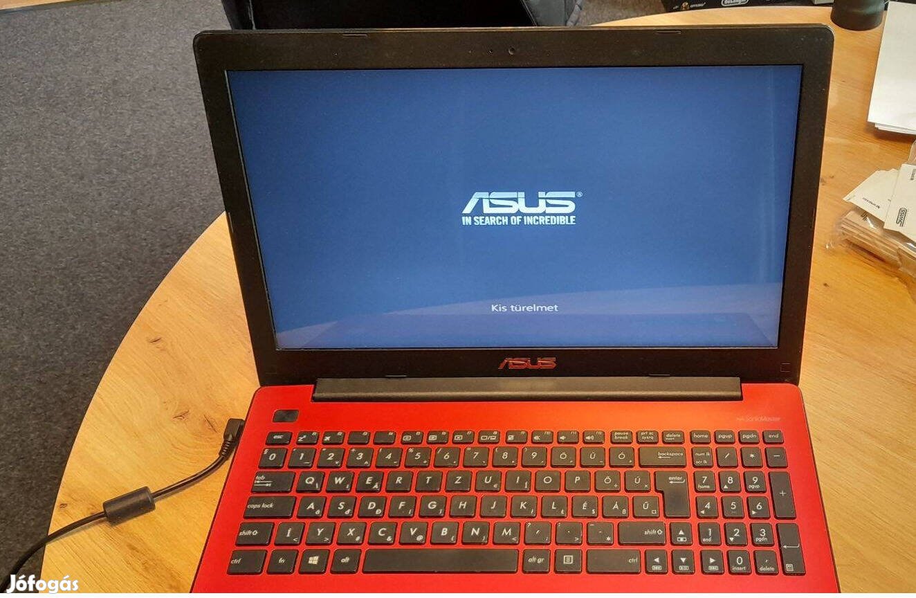 Asus X553M laptop N2840 proci 4Gb Ram Win10