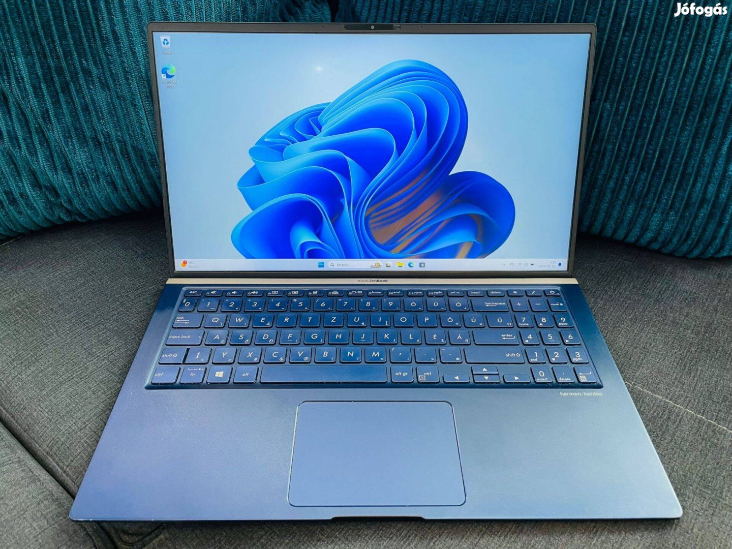 Asus Zenbook 15 UX533FD i7-8565U 8/256GB Gtx1050 bill. hibával