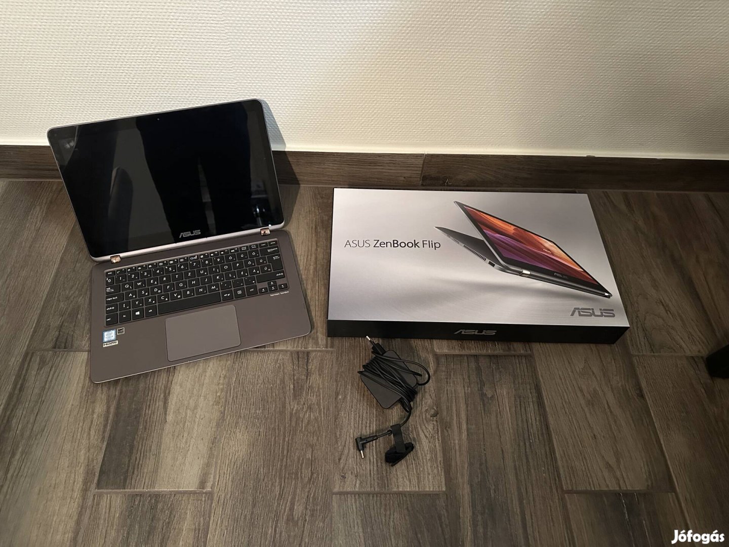 Asus Zenbook Flip UX360U laptop dobozában eladó