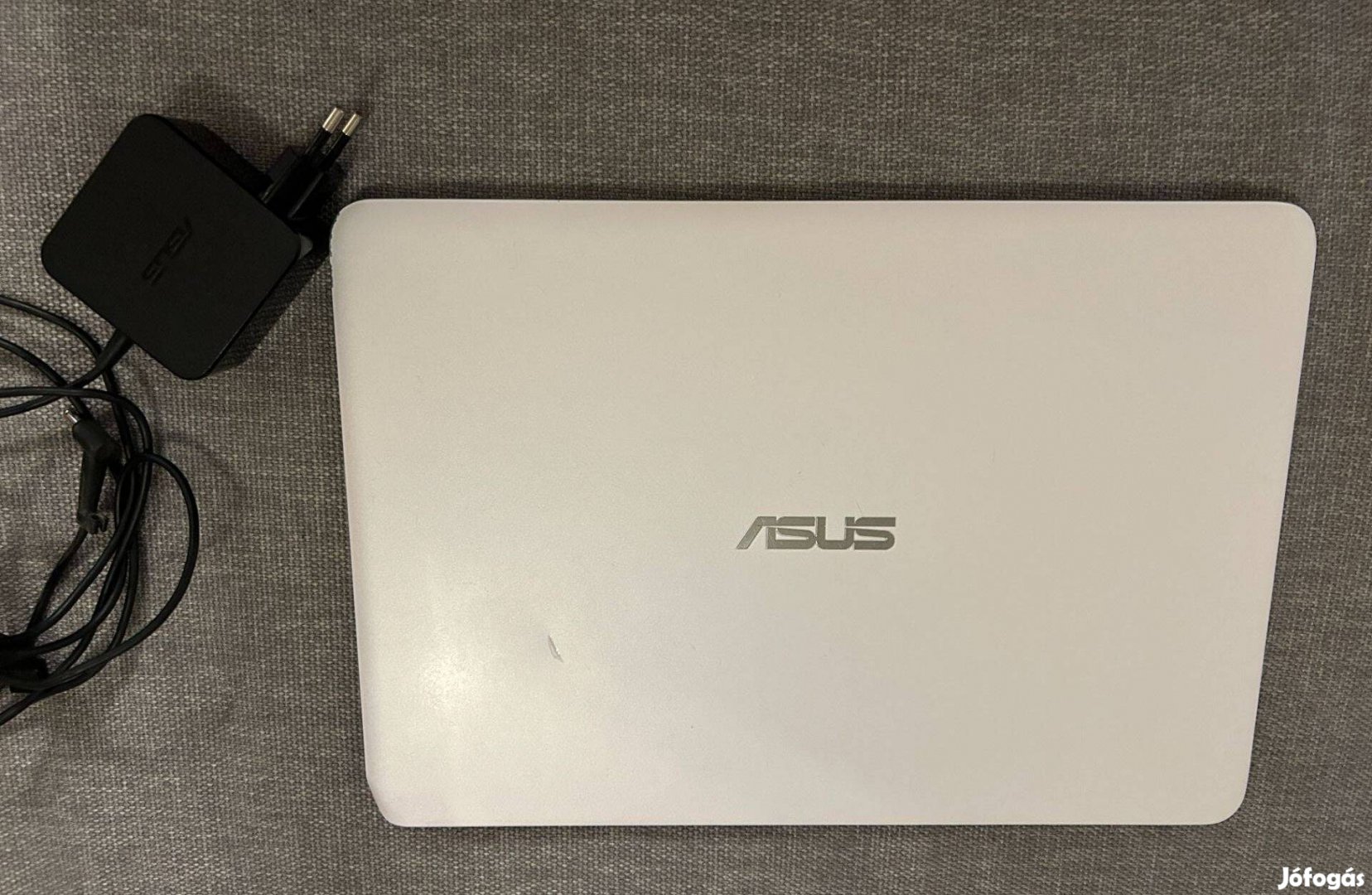 Asus Zenbook UX305CA ultrabook