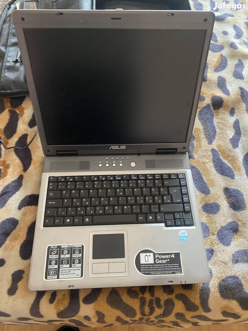 Asus  02 laptop eladó.ingyen futár.