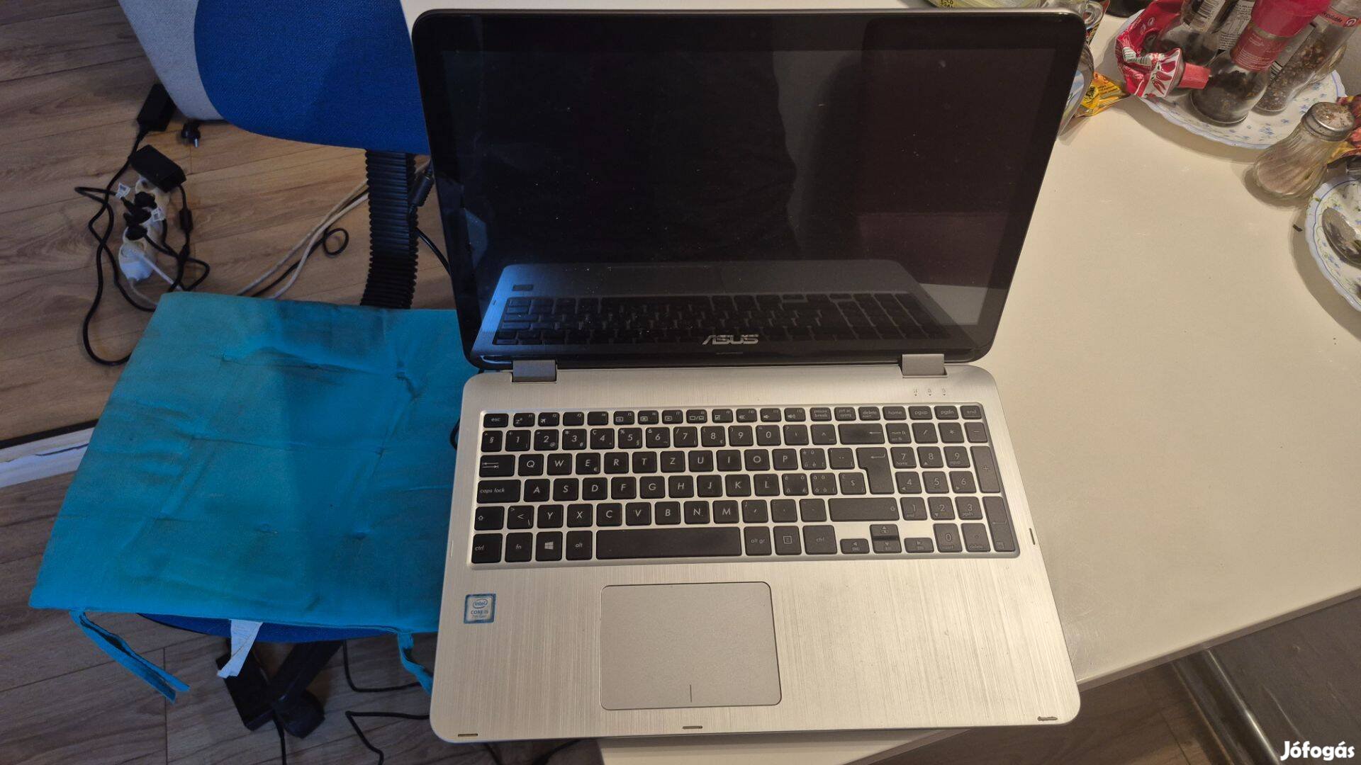 Asus -TP501Uak - Visszahajtható Érintőképernyős 15,6