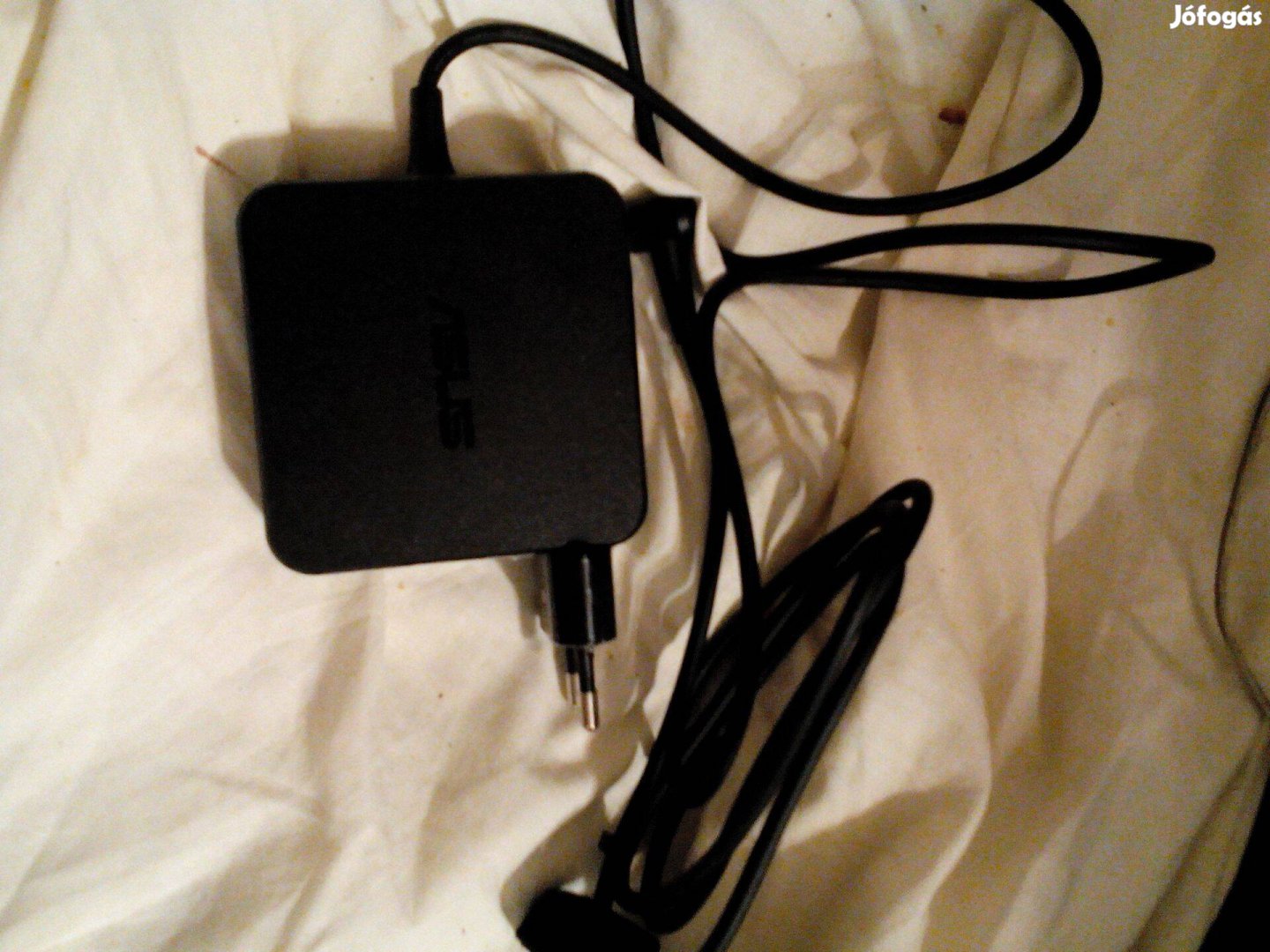 Asus adapter eladó! Stabilan leadja a 20 Voltot!
