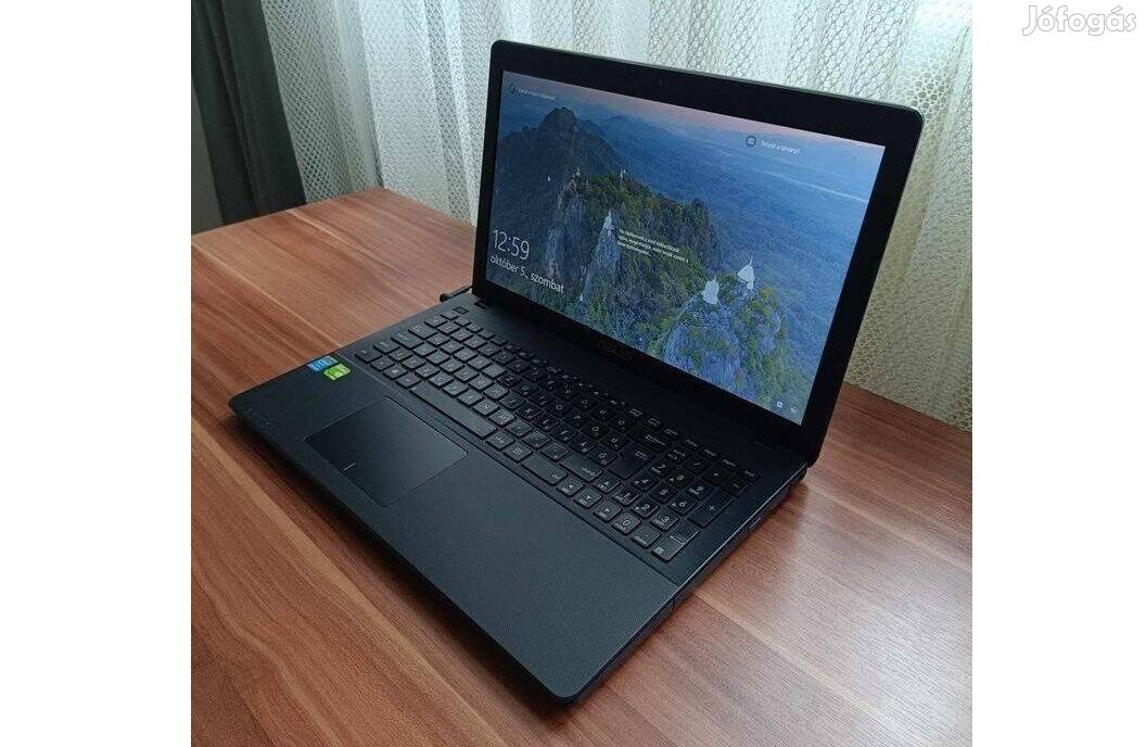 Asus laptop Intel Pentium / 8GB RAM / Geforce GT 710M / 240GB SSD