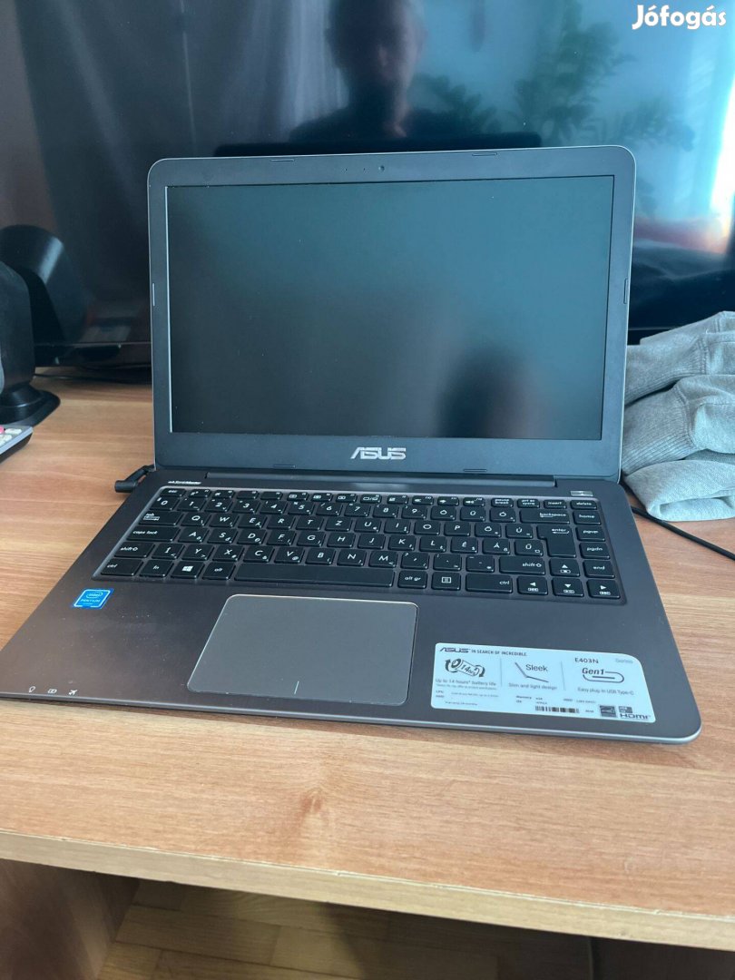 Asus laptop eladó