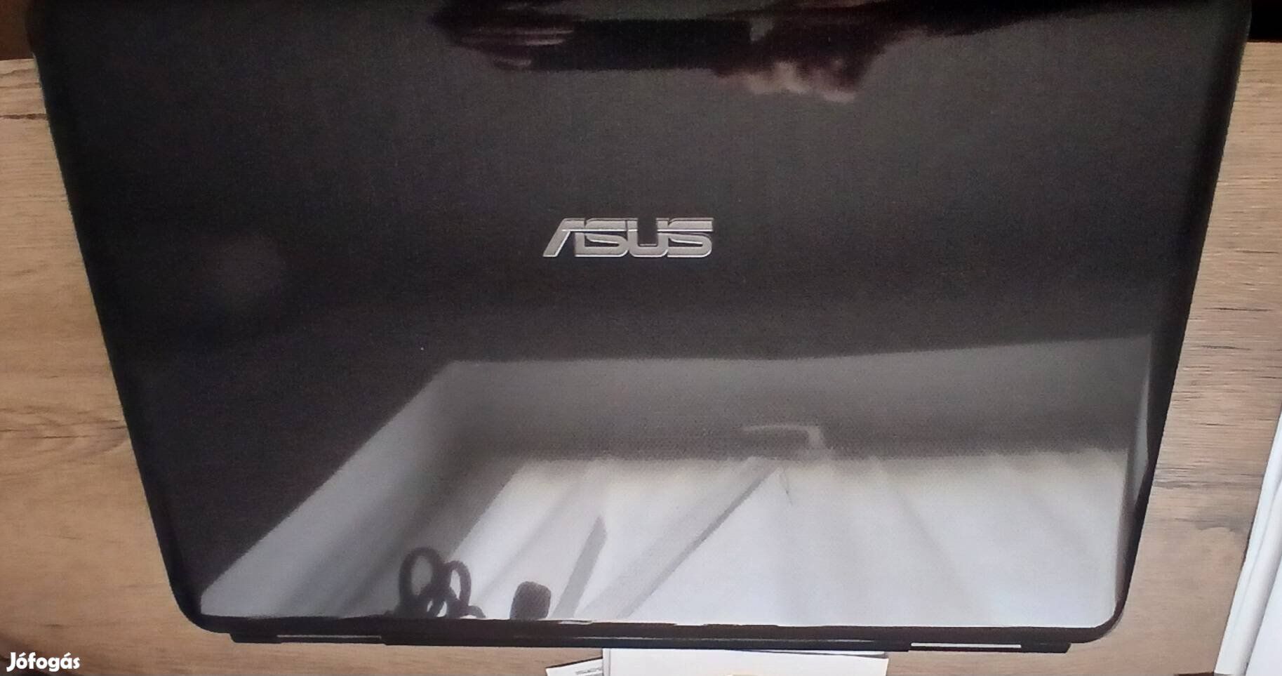 Asus laptop jó állapotban egérrel, táskával, Genius