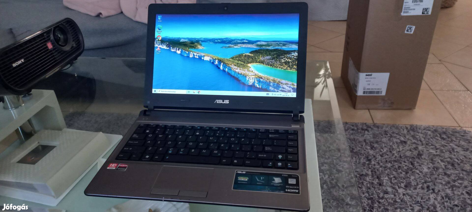 Asus laptop töltőjével kis hibával