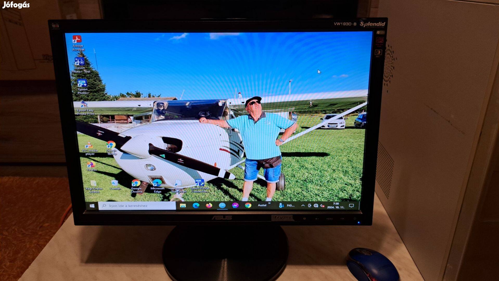 Asus monitor ( 48 cm képátló ) gyönyörű képpel !!