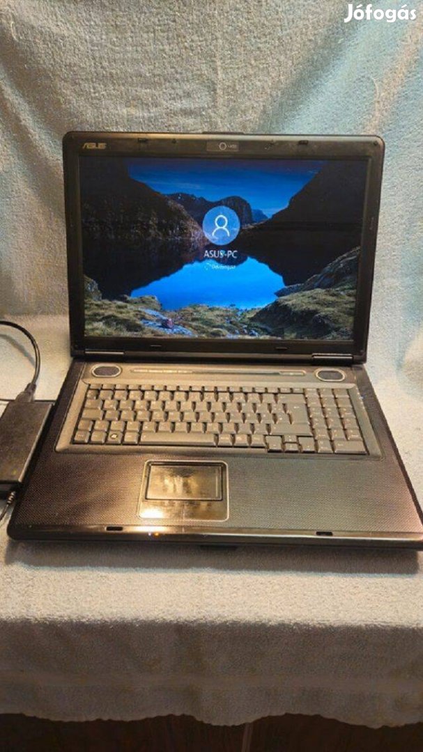 Asus pro 72S 17"-os laptop 4gb ram