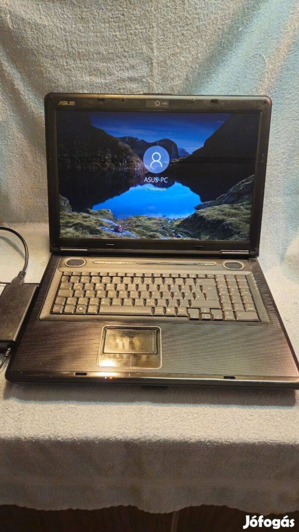 Asus pro 72S 17"-os laptop 4gb ram