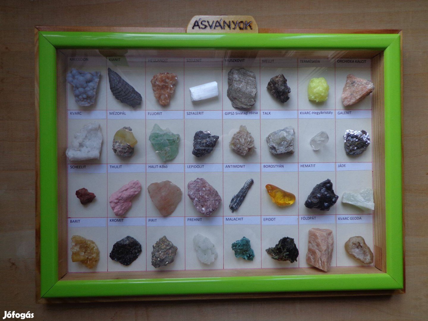 Ásvány gyűjtemény zöld keretben