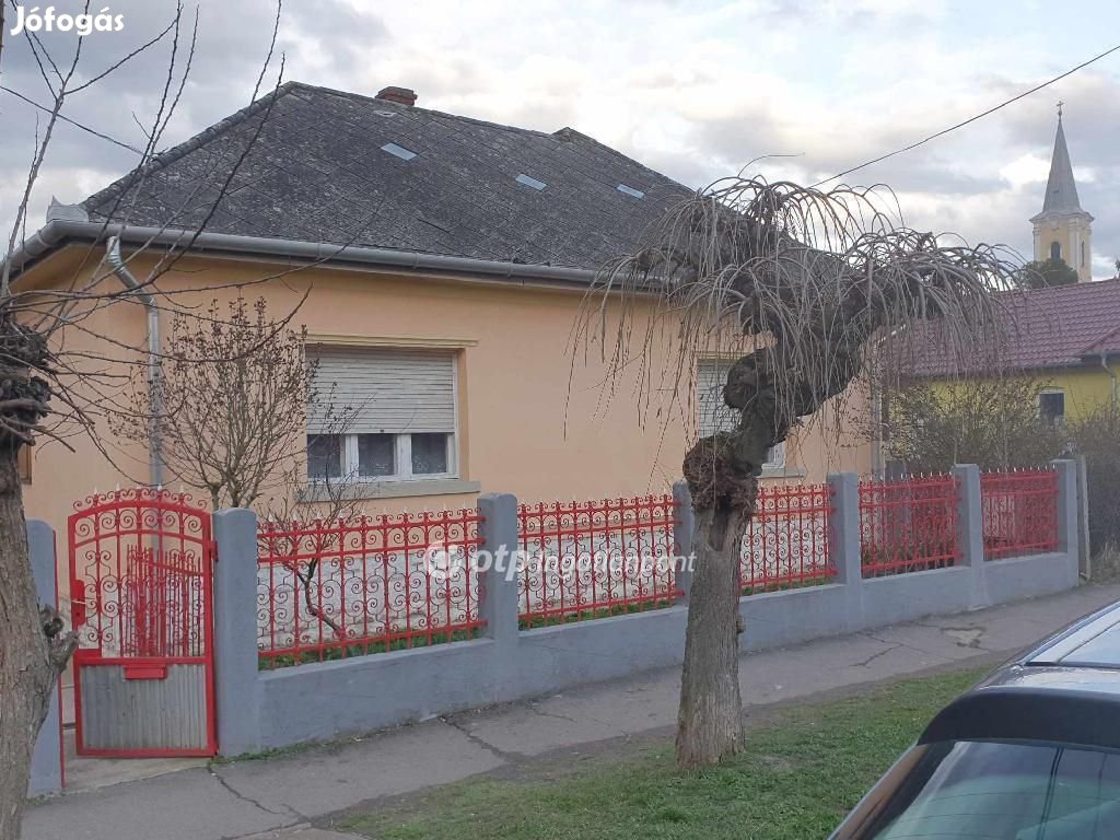 Aszalói 74 nm-es ház eladó