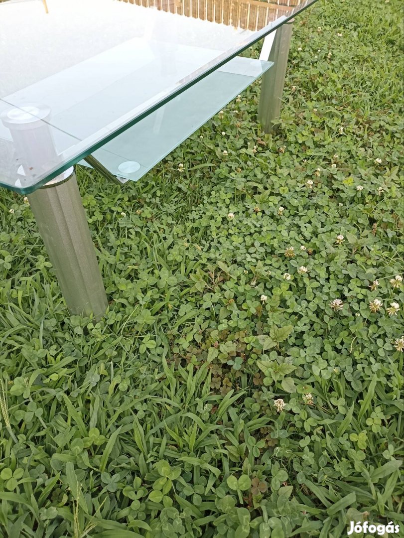 Asztal 118*64, üveg, dohányzó, sérülésmentes