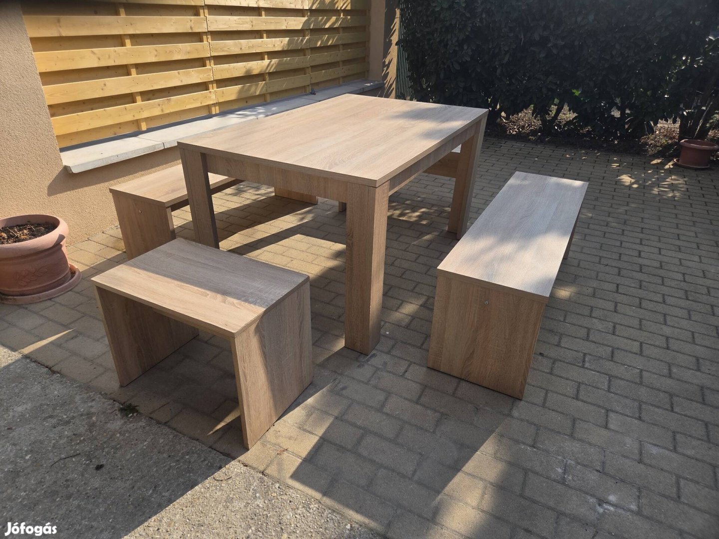 Asztal 4 paddal eladó Moebelix