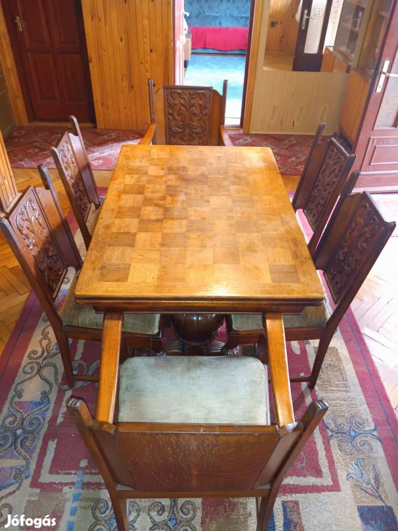 Asztal 6 székkel