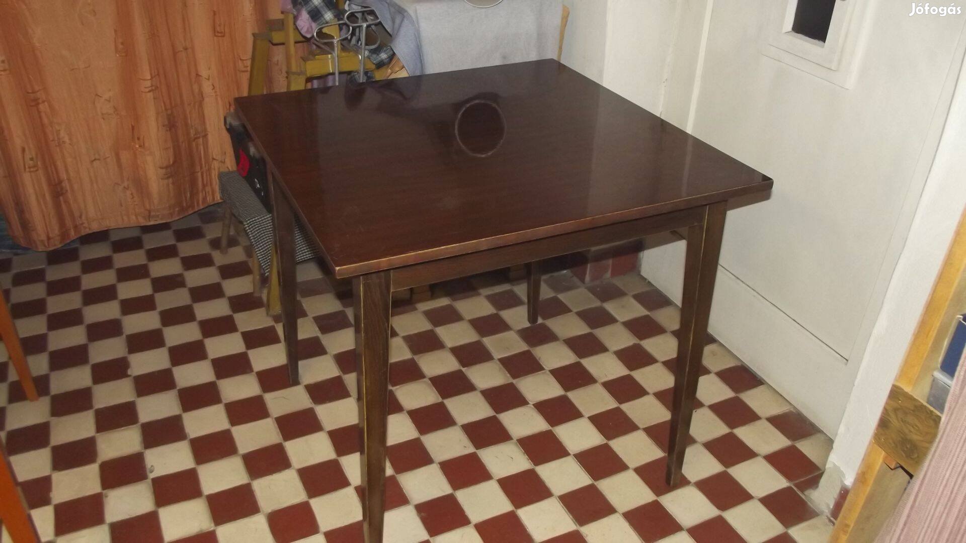 Asztal 80X80 klasszikus kocka asztal