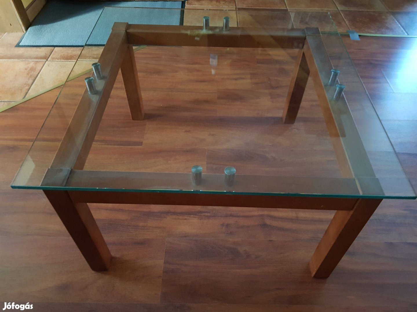 Asztal (75x75x45 üveg)
