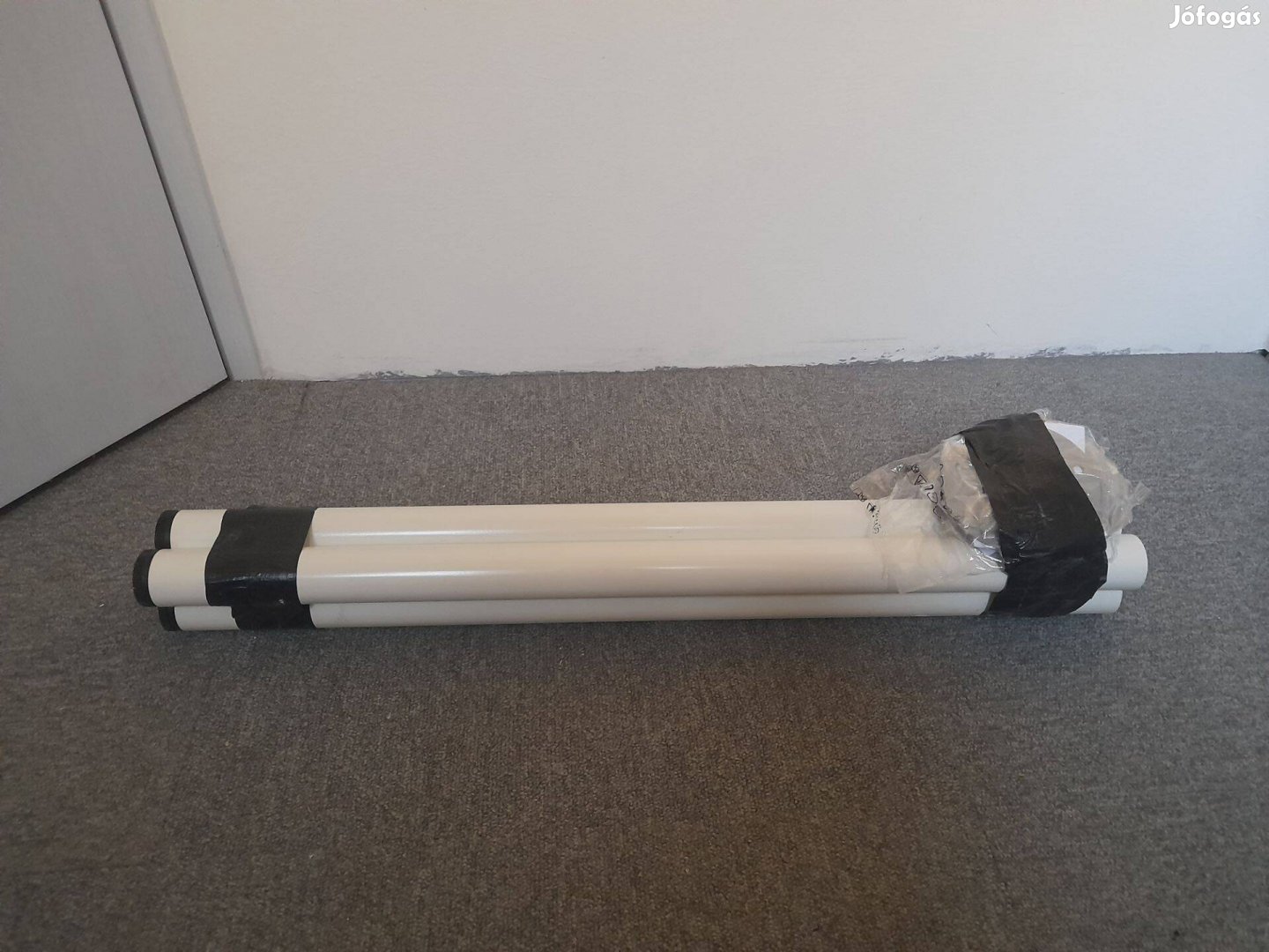 Asztal / 4 db IKEA Adils asztalláb és IKEA konyhai munkalap