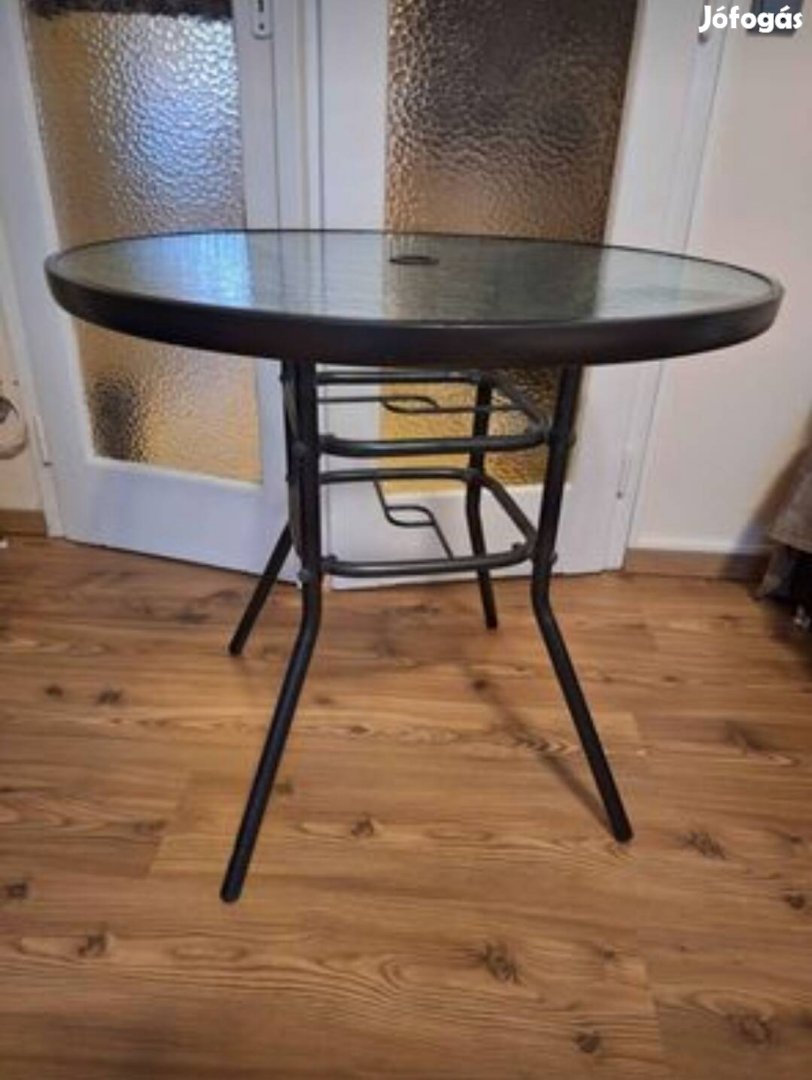 Asztal + 4 összecsukható szék