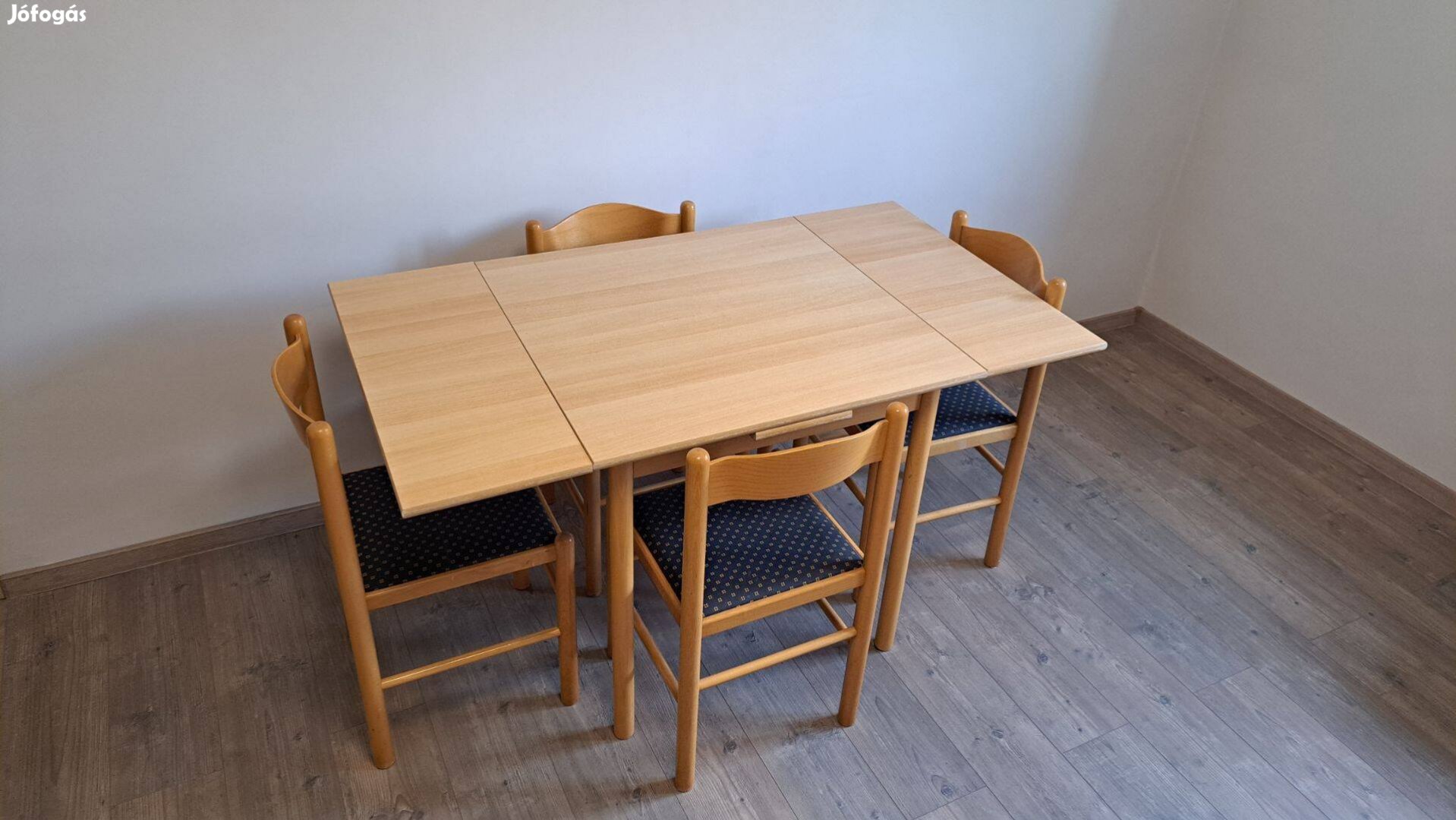 Asztal + 4 szék