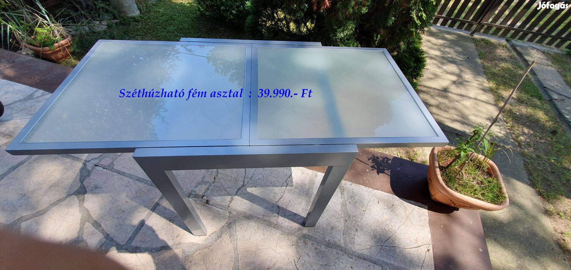 Asztal , modern széthúzható üveg és fém felületek (Merxx)