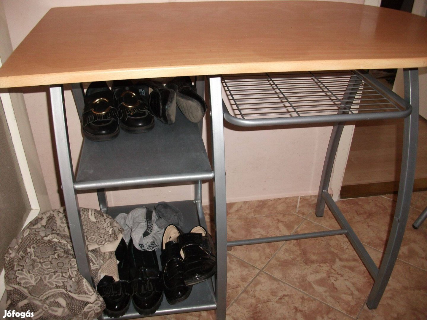 Asztal ebédlő 2 összecsukható szék Miskolc Avas