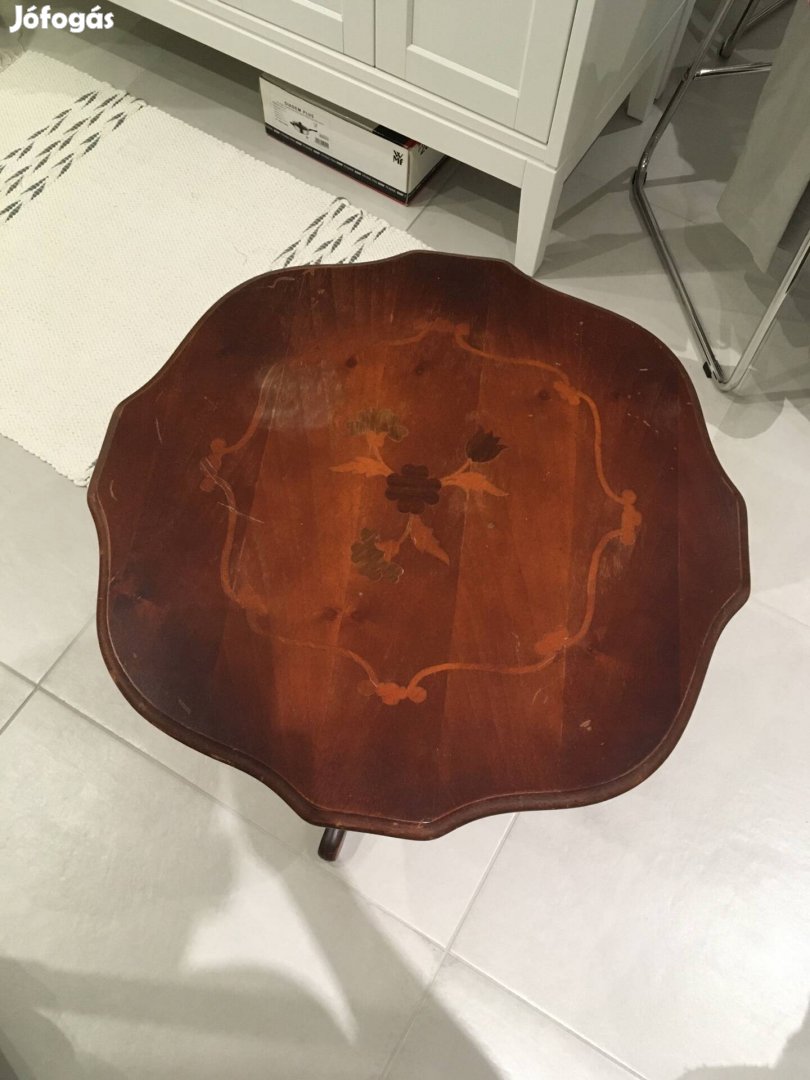 Asztal fából 