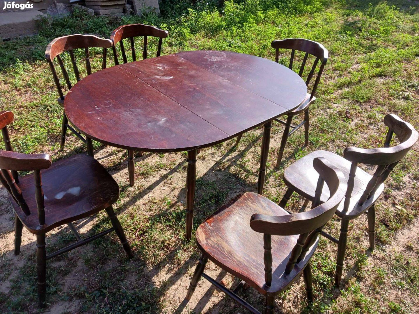 Asztal hat székkel