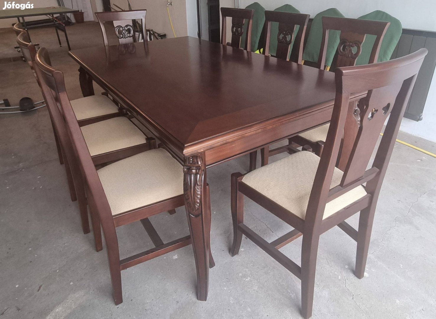 Asztal kihúzható 8 székkel szép állapotban Soltvadkerten eladó