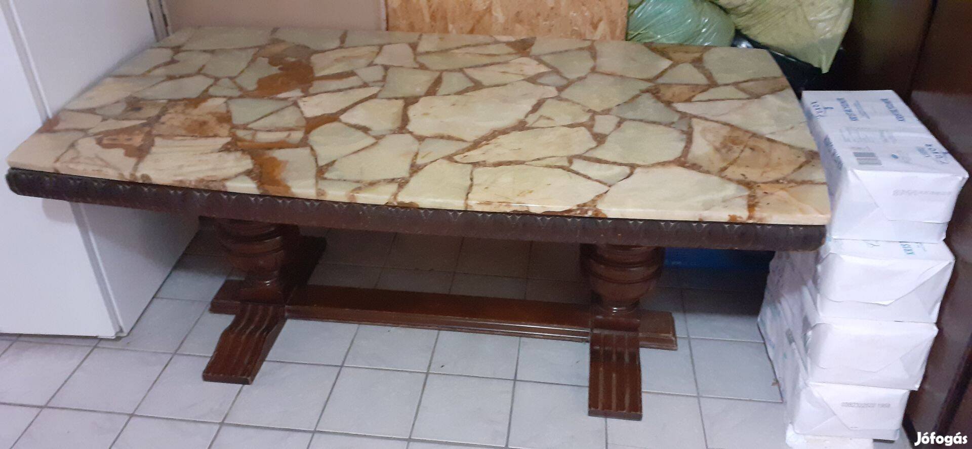 Asztal márvány lapos Új Áron