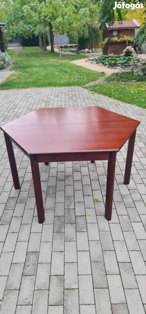 Asztal szép állapotú