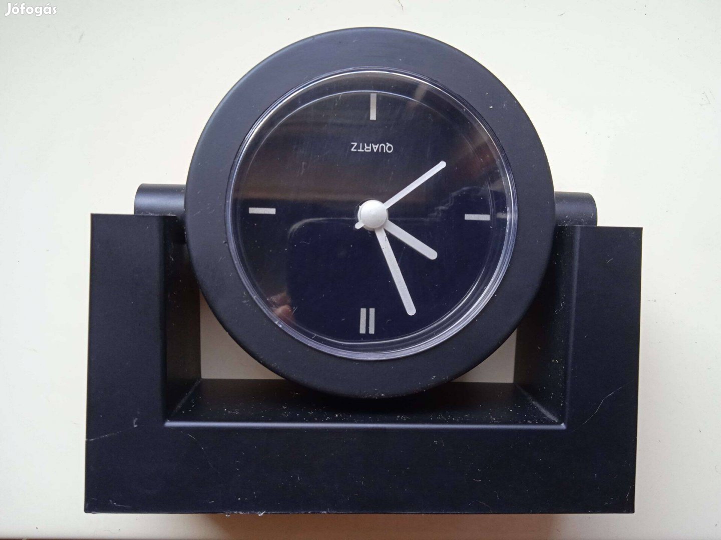 Asztali kvarc óra , új , dobozában . Dönthető kivitel