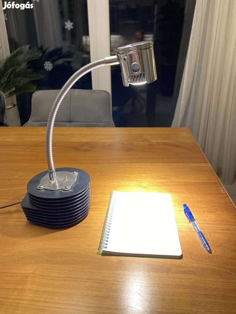Asztali lámpa - dugattyúból és hengerfejből