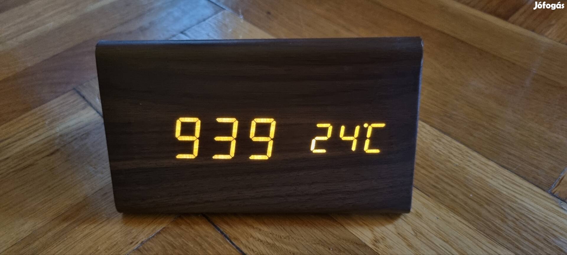 Asztali óra, dátum, ébresztő és hőmérséklet kijelzővel