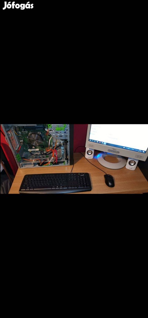Asztali számítógép (videókártyával) és monitor