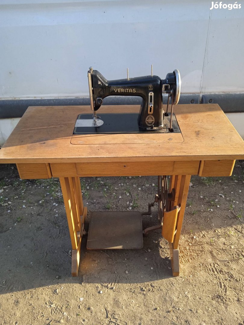 Asztali varrógép régi