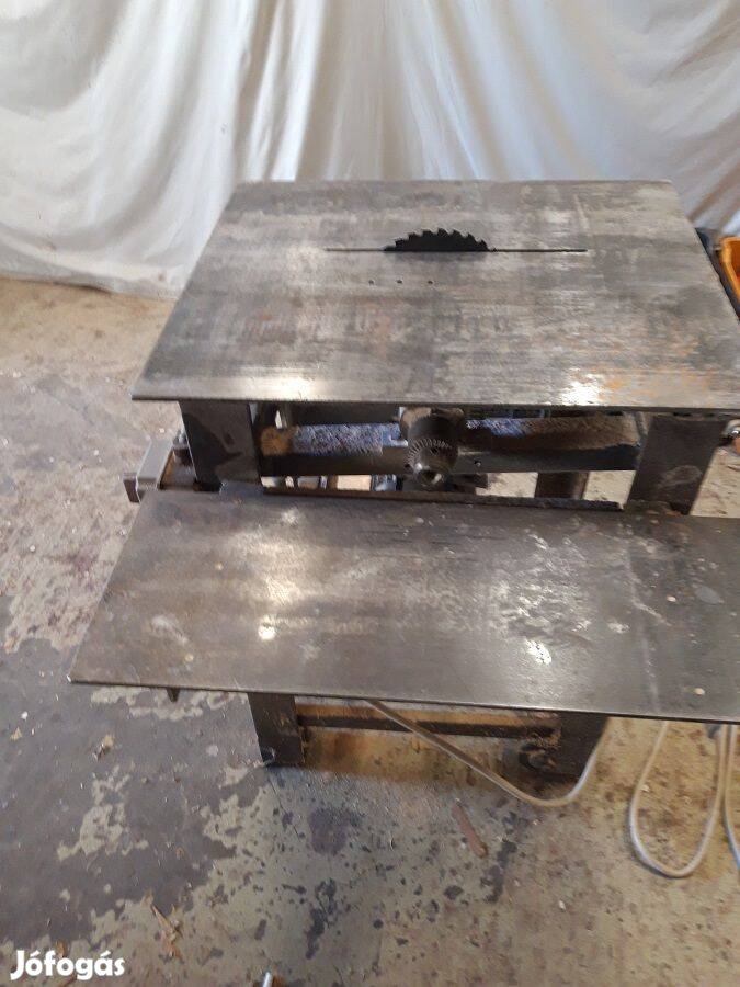 Asztalos körfűrész hosszlyukfúróval!