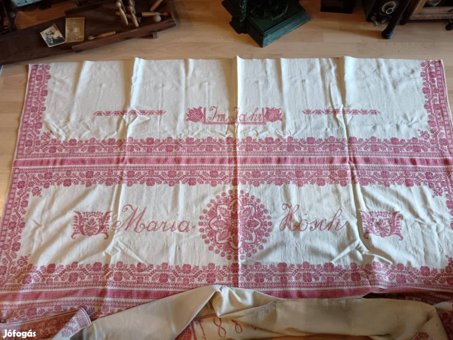 Asztalterítő, 1887-es évszámmal, szövött-hímzett darab,