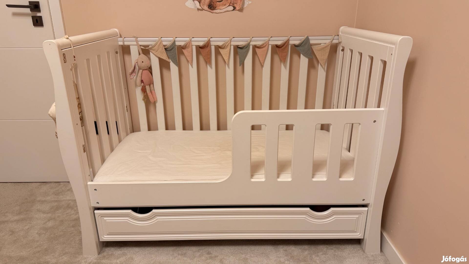 Átalakítható kiságy