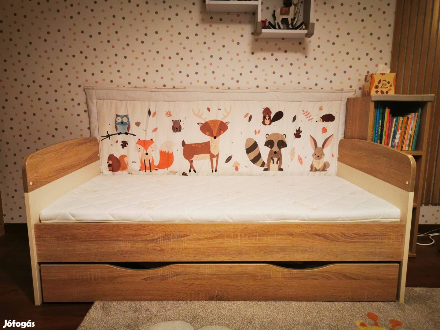 Átalakítható rácsos ágyneműtartós kiságy