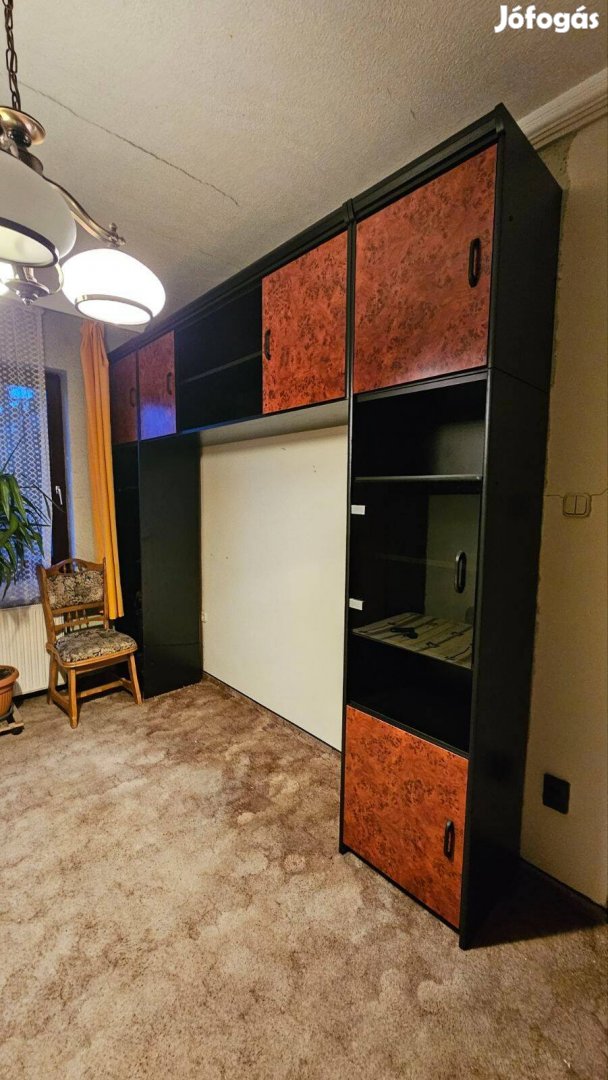 Áthidalós szerkénysor, vitrinnel, akasztós, polcos, fiókos