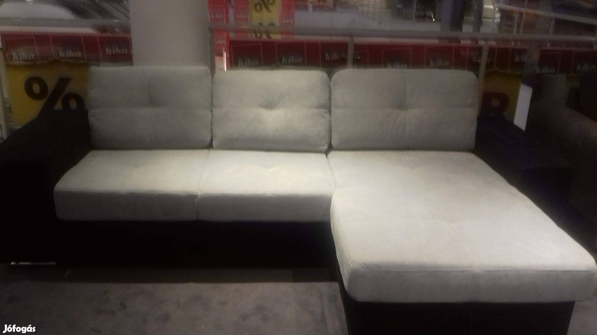 Átlagosnál nagyobb méretű kanapé