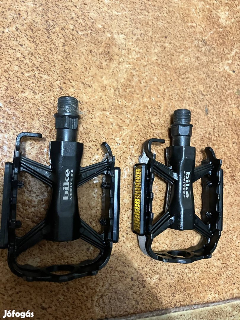 Attitude bike pedál