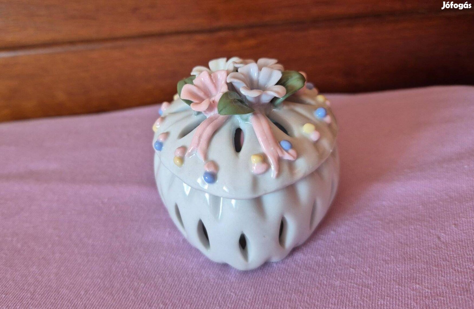 Áttört porcelán virágos ékszertartó bonbonier szív alakú