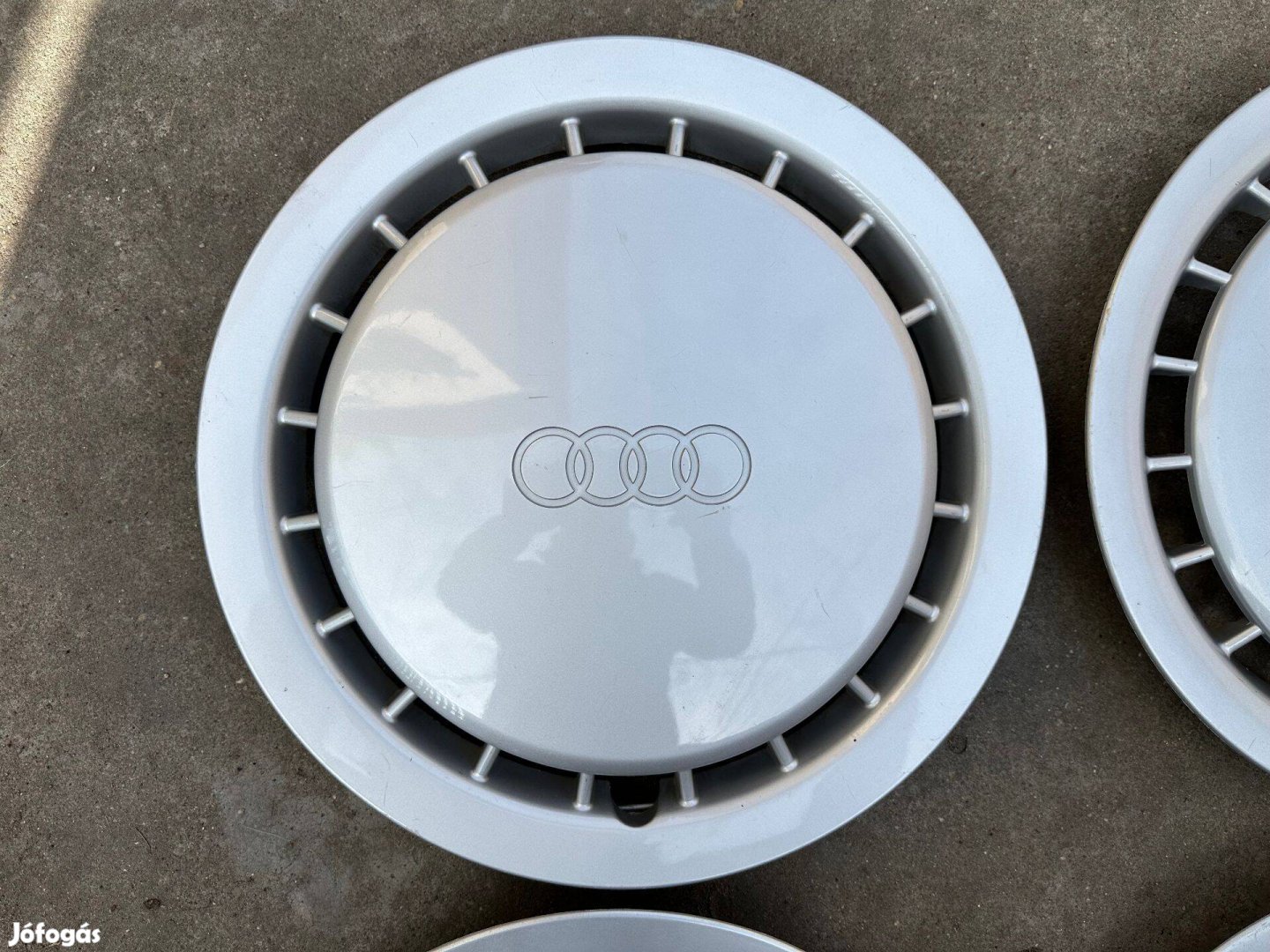 Audi 14-es gyári disztárcsa szép állapotban!